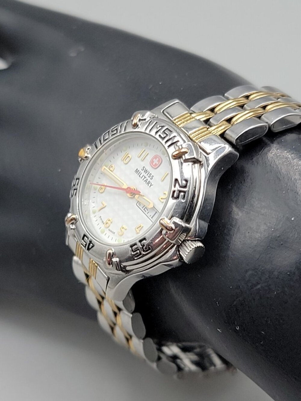 Vtg Wenger Swiss Military Ladies Watch Two Tone Day Date 29mm White Dial 6.25" - Picture 3 of 11